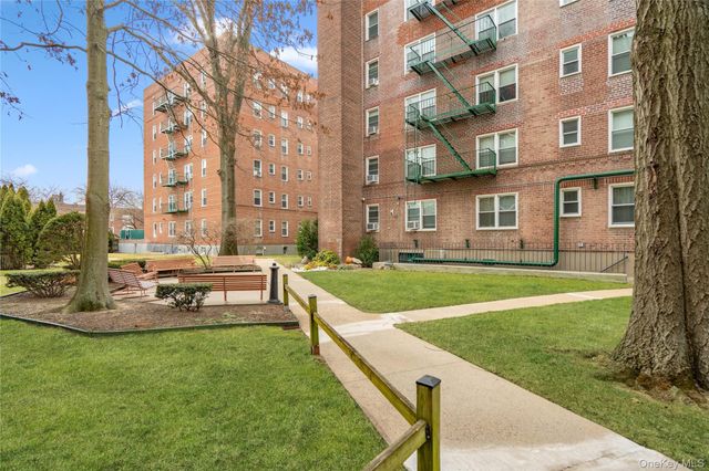 24 Mulford Place 4B, Hempstead, NY 11550