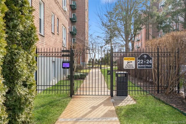 24 Mulford Place 4B, Hempstead, NY 11550