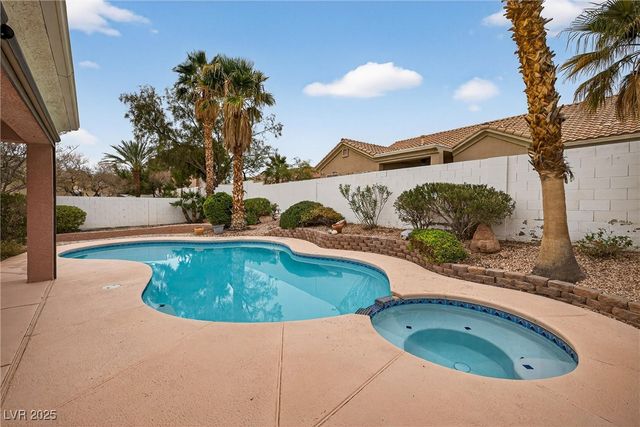 305 Torrey Point Court, Las Vegas, NV 89145
