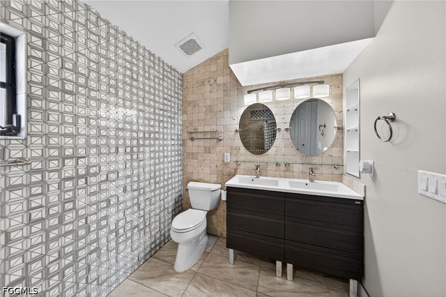 305 SE 19th TER, Cape Coral, FL 33990