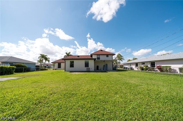 305 SE 19th TER, Cape Coral, FL 33990