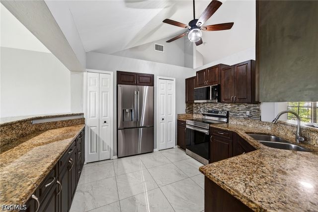 305 SE 19th TER, Cape Coral, FL 33990