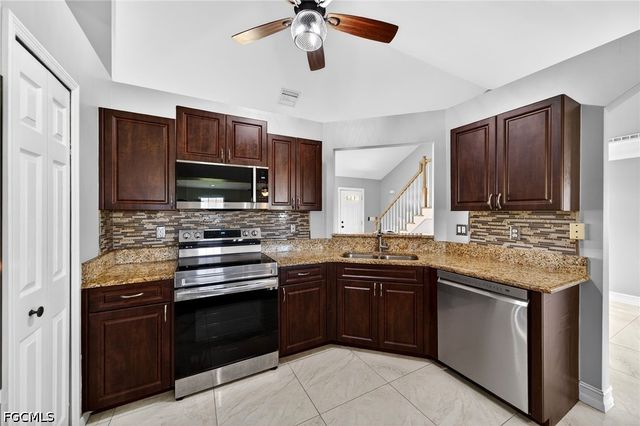 305 SE 19th TER, Cape Coral, FL 33990