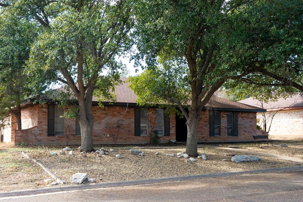 Image 1 of property listing at 3205 Sierra Dr, San Angelo, TX 76904