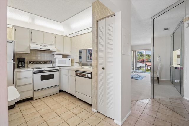 7368 Woodmont Avenue 203, Tamarac, FL 33321