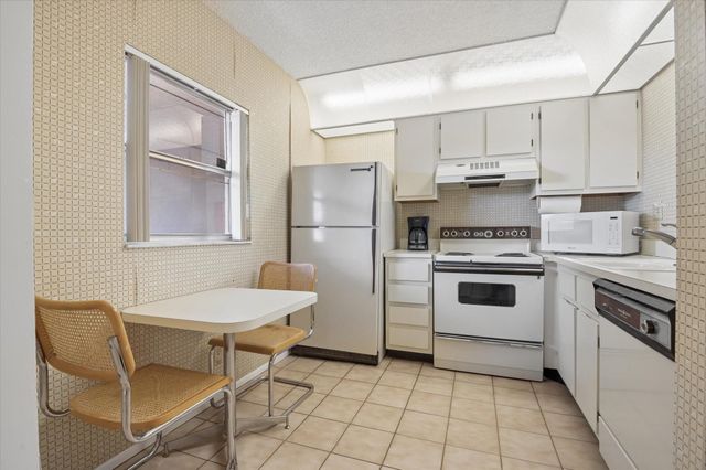 7368 Woodmont Avenue 203, Tamarac, FL 33321