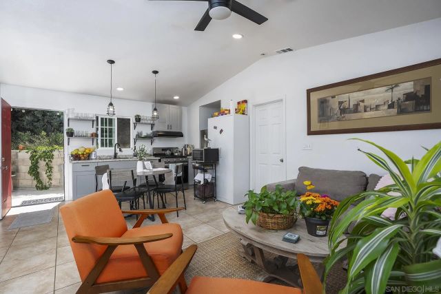 902 Loma View, Chula Vista, CA 91910