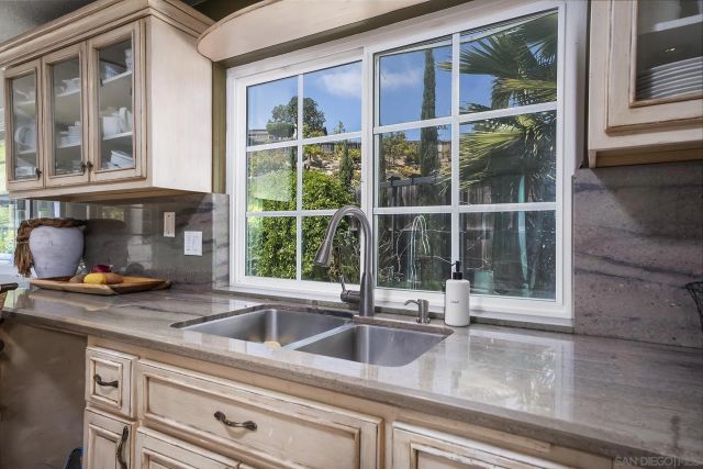 902 Loma View, Chula Vista, CA 91910