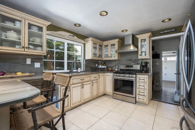 902 Loma View, Chula Vista, CA 91910