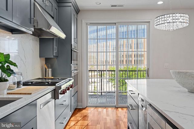 406 REGATTA DR, Philadelphia, PA 19146