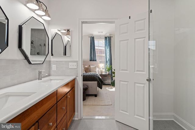 406 REGATTA DR, Philadelphia, PA 19146