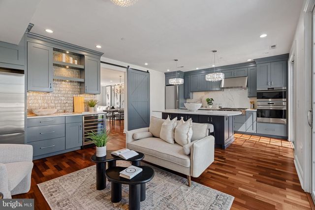 406 REGATTA DR, Philadelphia, PA 19146