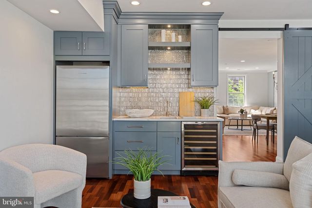 406 REGATTA DR, Philadelphia, PA 19146