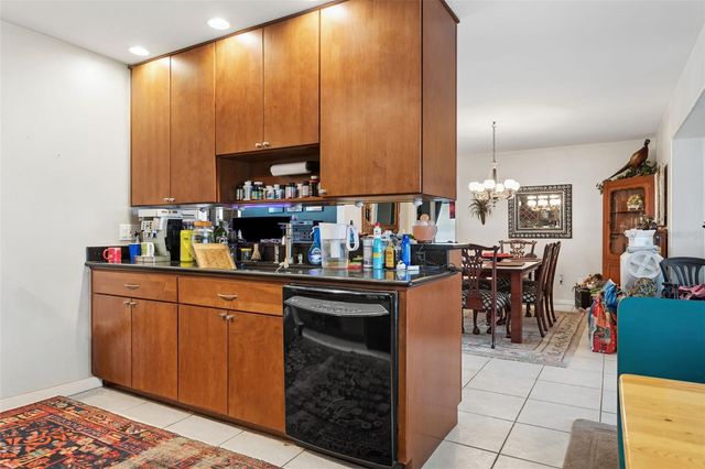 3025 SAMARA DRIVE, Tampa, FL 33618