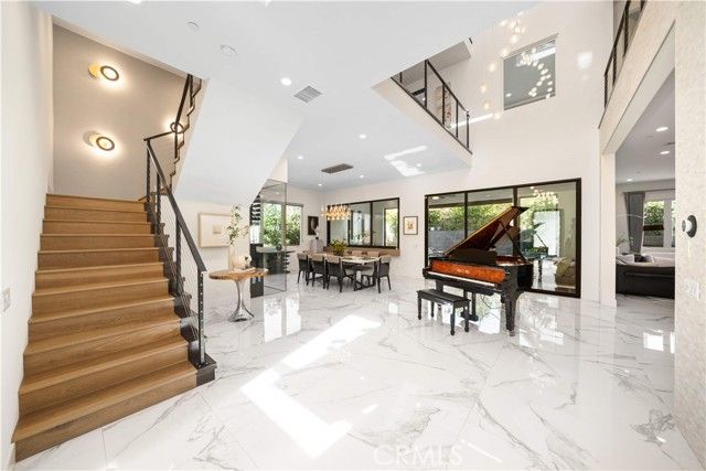 83 Lunar, Irvine, CA 92618