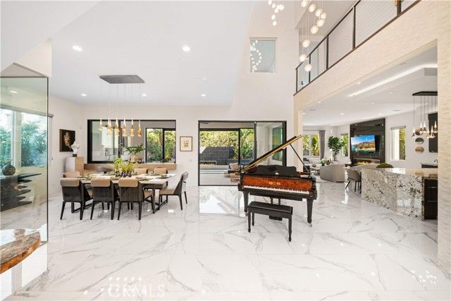 83 Lunar, Irvine, CA 92618