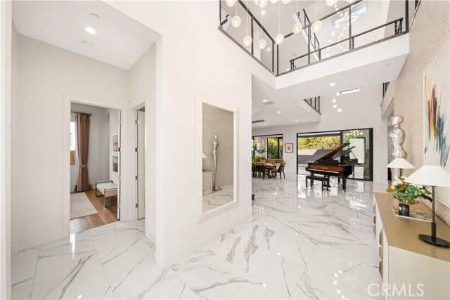 83 Lunar, Irvine, CA 92618