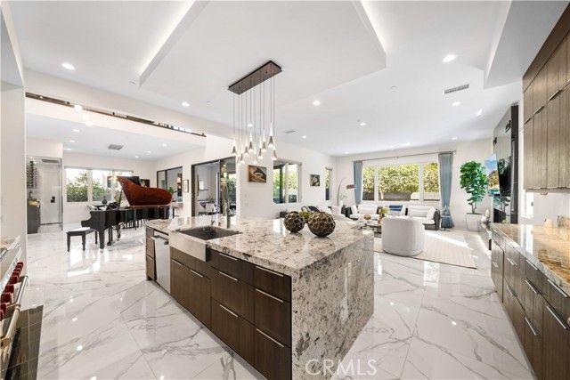 83 Lunar, Irvine, CA 92618