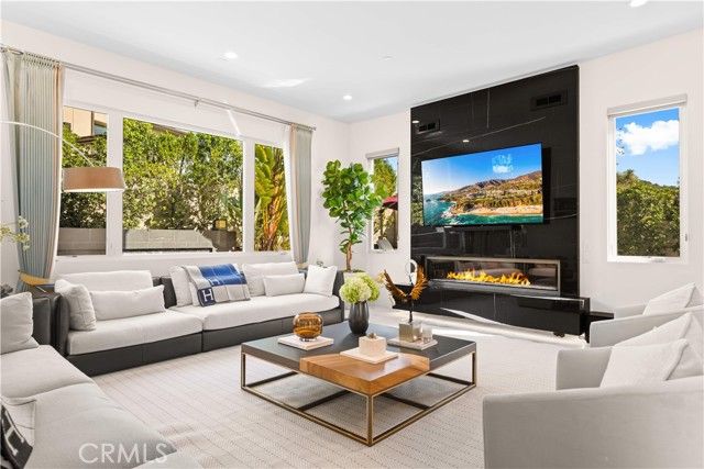 83 Lunar, Irvine, CA 92618