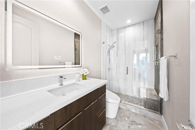 83 Lunar, Irvine, CA 92618