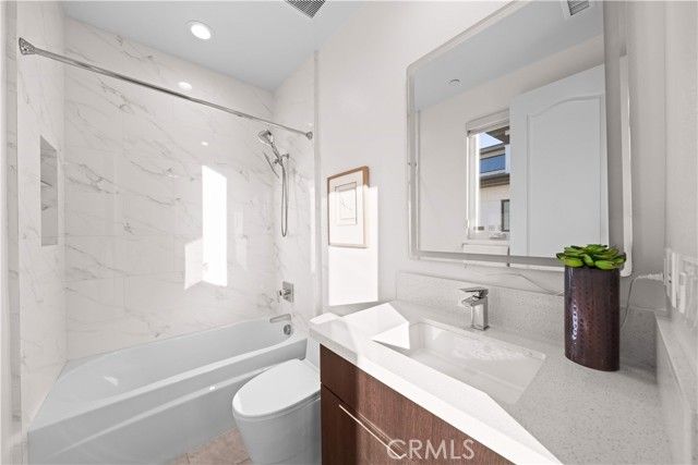 83 Lunar, Irvine, CA 92618