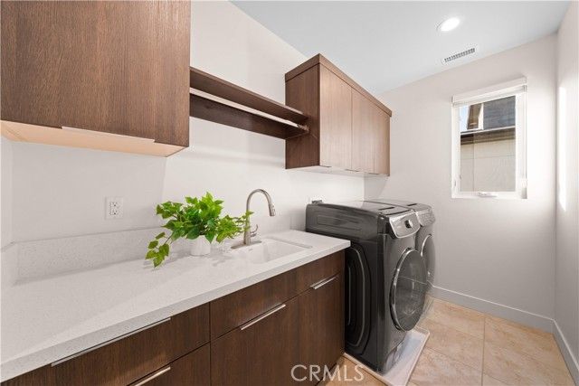 83 Lunar, Irvine, CA 92618