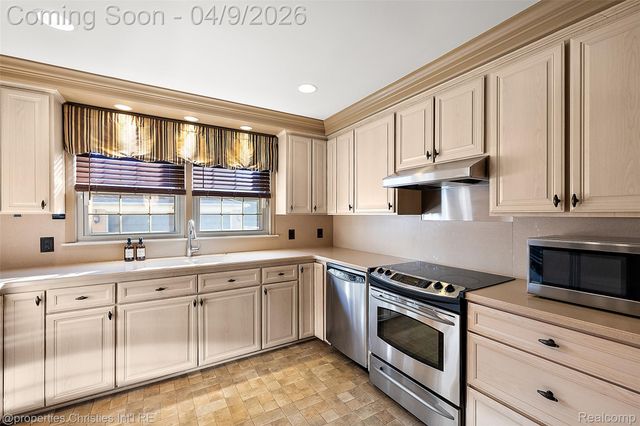 4795 W Outer Drive, Detroit, MI 48221