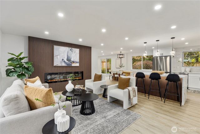 14128 NE 82nd Place, Kirkland, WA 98034