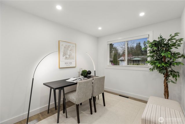 14128 NE 82nd Place, Kirkland, WA 98034