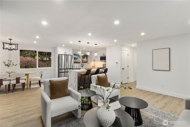 14128 NE 82nd Place, Kirkland, WA 98034