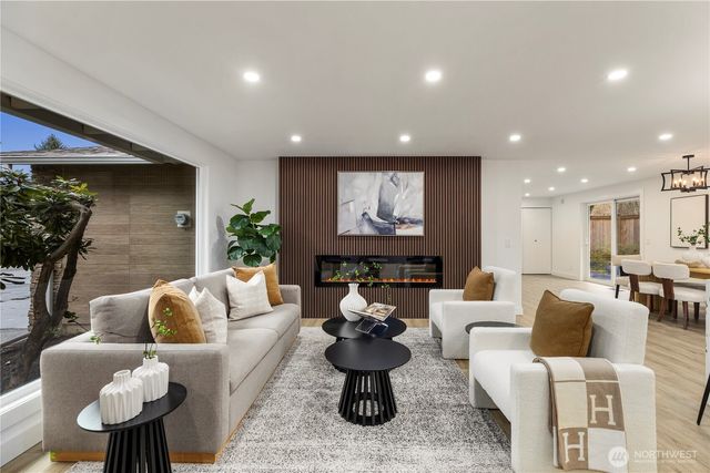 14128 NE 82nd Place, Kirkland, WA 98034