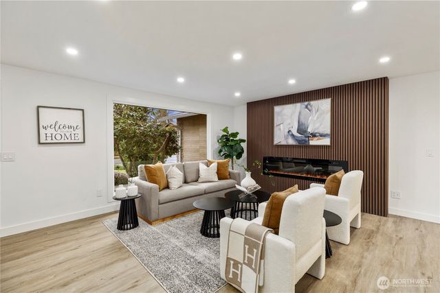 14128 NE 82nd Place, Kirkland, WA 98034