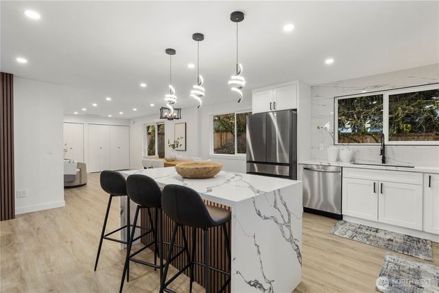 14128 NE 82nd Place, Kirkland, WA 98034