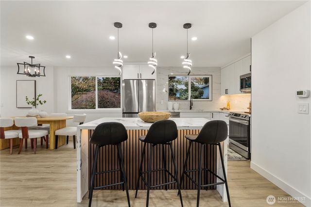 14128 NE 82nd Place, Kirkland, WA 98034