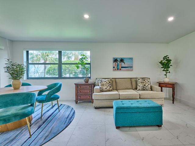 374 Golfview Road 106, North Palm Beach, FL 33408