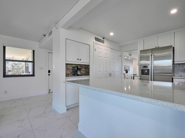 374 Golfview Road 106, North Palm Beach, FL 33408
