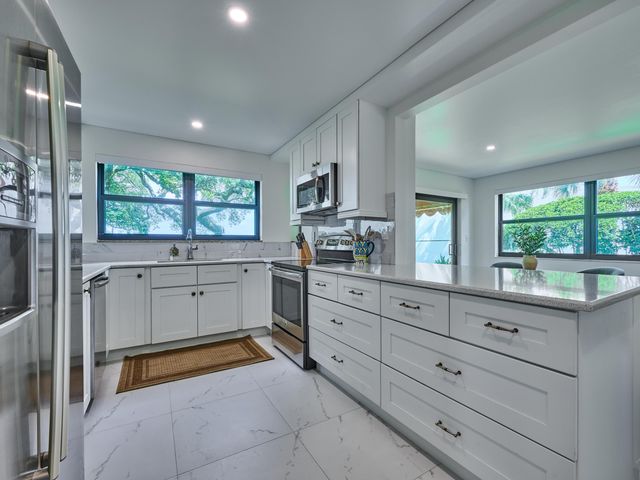 374 Golfview Road 106, North Palm Beach, FL 33408