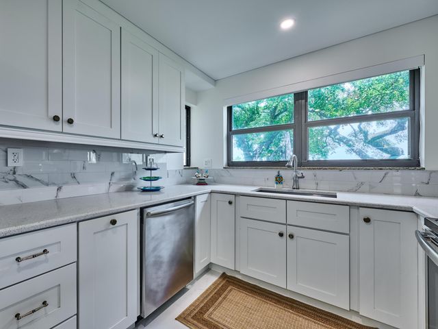 374 Golfview Road 106, North Palm Beach, FL 33408