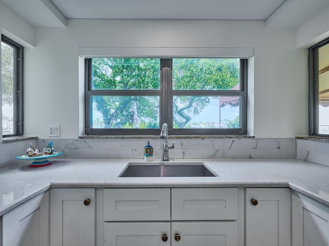 374 Golfview Road 106, North Palm Beach, FL 33408