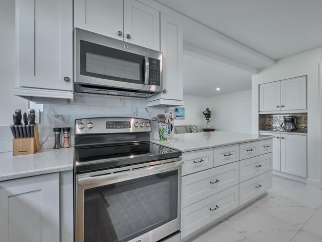 374 Golfview Road 106, North Palm Beach, FL 33408