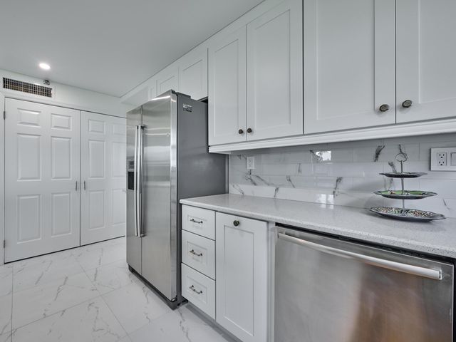 374 Golfview Road 106, North Palm Beach, FL 33408
