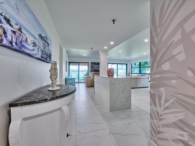 374 Golfview Road 106, North Palm Beach, FL 33408