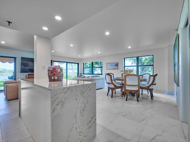 374 Golfview Road 106, North Palm Beach, FL 33408