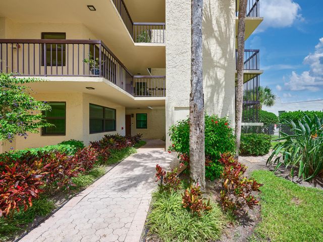 374 Golfview Road 106, North Palm Beach, FL 33408