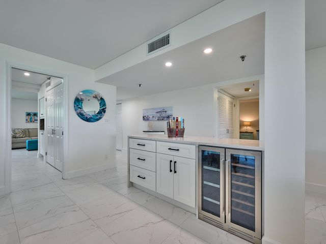 374 Golfview Road 106, North Palm Beach, FL 33408