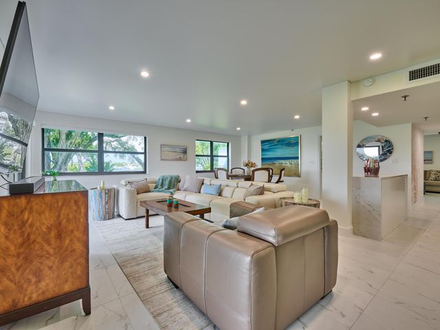 374 Golfview Road 106, North Palm Beach, FL 33408