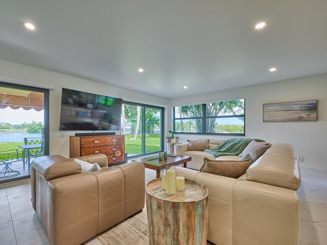 374 Golfview Road 106, North Palm Beach, FL 33408
