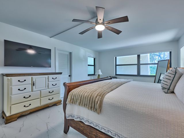 374 Golfview Road 106, North Palm Beach, FL 33408