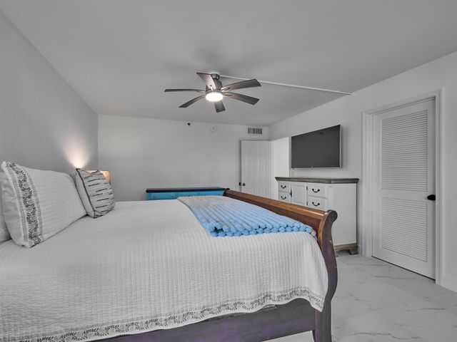 374 Golfview Road 106, North Palm Beach, FL 33408