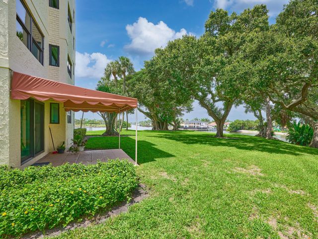 374 Golfview Road 106, North Palm Beach, FL 33408